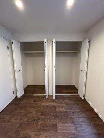 緑が丘1丁目　中古一戸建ての収納|洋室のクローゼット
■物件内覧・資金計画相談・住宅ローン相談、リフォーム相談、お問合せ受付中■
※当日・翌日のご内覧、ご相談はお電話でのお問合せがスムーズです！