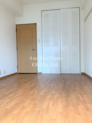 【寝室】 | サウスサイドなにわ筋 | 約6帖の洋室！クローゼットもあります！