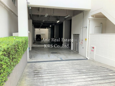 【駐車場】 | サウスサイドなにわ筋 | 敷地内に駐車場あり！空き情報は都度お問い合わせください！