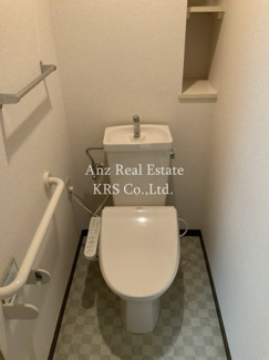 【トイレ】 | サウスサイドなにわ筋 | 手すり付き！温水洗浄便座♪