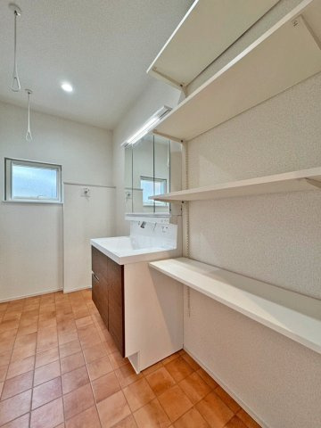 【オリジナルが詰まった築浅の家】太白区八木山南1丁目の洗面所