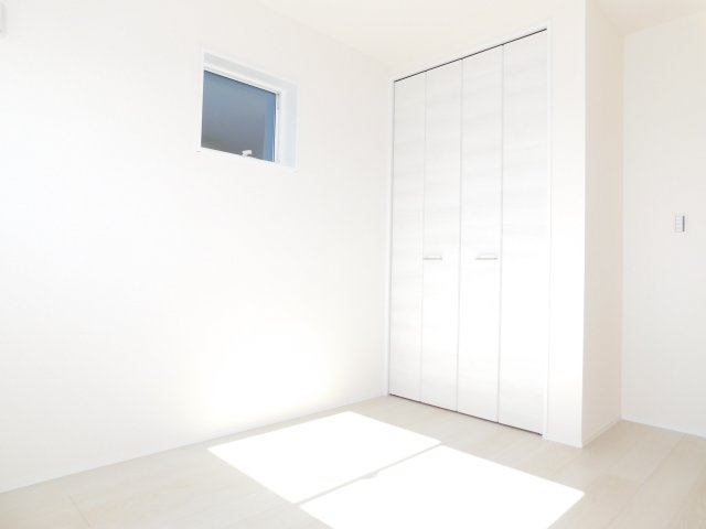 北名古屋市石橋角畑の新築一戸建の洋室|◇洋室◇　　南面で明るい洋室５．４帖　全居室収納完備♪　