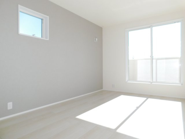 北名古屋市石橋角畑の新築一戸建の洋室|◇洋室◇　　南面で明るい洋室７．５帖　ウォークインクローゼット完備♪　バルコニー付き！