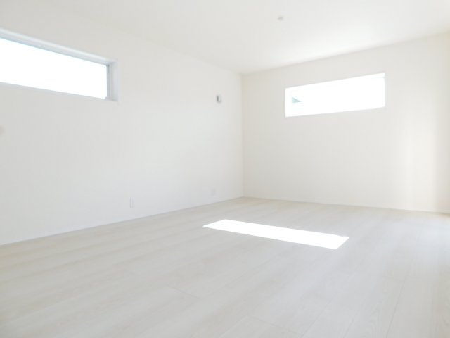 北名古屋市石橋角畑の新築一戸建の洋室|◇洋室◇　　明るいリビング１６．７帖　三面採光の開放感のある空間♪