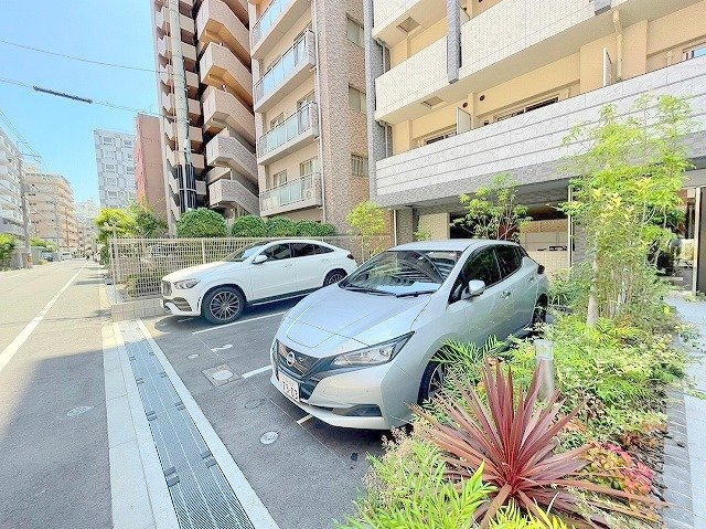 プランドール新大阪の駐車場