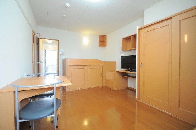 レオパレス池田の居間・リビング|こちらのリビングで趣味の時間をお楽しみください