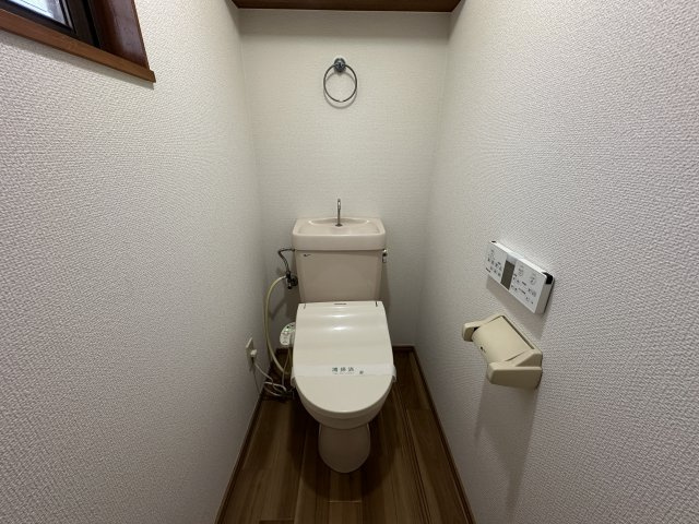 明石市二見町福里戸建のトイレ