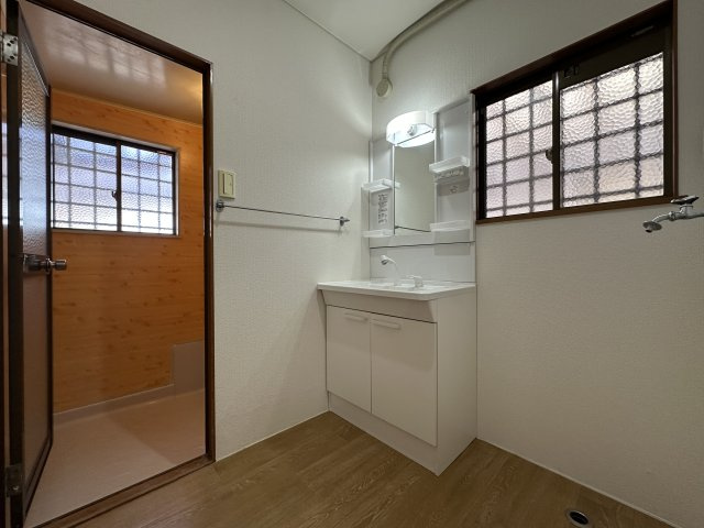 明石市二見町福里戸建の独立洗面台