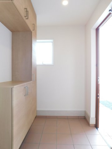 西春日井郡豊山町大字豊場字新田町の新築一戸建の玄関|◇玄関収納◇　　玄関がスッキリ片付く大容量収納♪