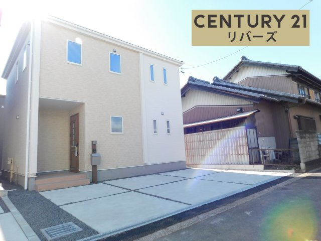 西春日井郡豊山町大字豊場字新田町の新築一戸建の外観|☆１号棟☆  　ラスト１棟！！新価格！！いつでもご案内出来ます♪（お問合せ当日、平日、水曜、夜間でもＯＫ）　駐車並列３台ＯＫ！　南面に庭付き♪　４ＬＤＫ！　スーパーや小・中学校など周辺環境充実♪