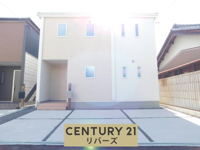 西春日井郡豊山町大字豊場字新田町の新築一戸建の外観|☆１号棟☆  　ラスト１棟！！新価格！！いつでもご案内出来ます♪（お問合せ当日、平日、水曜、夜間でもＯＫ）　駐車並列３台ＯＫ！　南面に庭付き♪　４ＬＤＫ！　スーパーや小・中学校など周辺環境充実♪