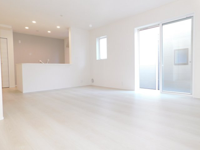 西春日井郡豊山町大字豊場字新田町の新築一戸建の居間・リビング|◇リビング◇　　南面で明るいリビング１５．７５帖　心地のよい開放的なリビング♪