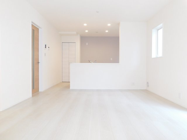 西春日井郡豊山町大字豊場字新田町の新築一戸建の居間・リビング|◇リビング◇　　南面で明るいリビング１５．７５帖　フリースペースと続き間で１８．７５帖の広々空間になります♪