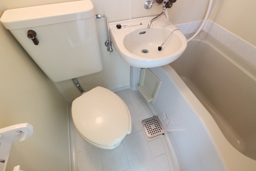 ドムール新北野の浴室|シンプルな３点ユニットバス。