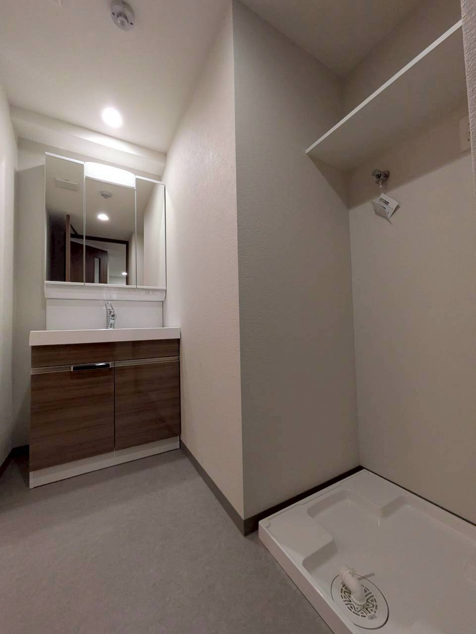 F-Crest Shin-Osakaの洗面所