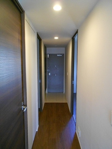 ブランズ三国ステーションレジデンスのその他|玄関から廊下　※工事完了時／２０２５年１２月の写真