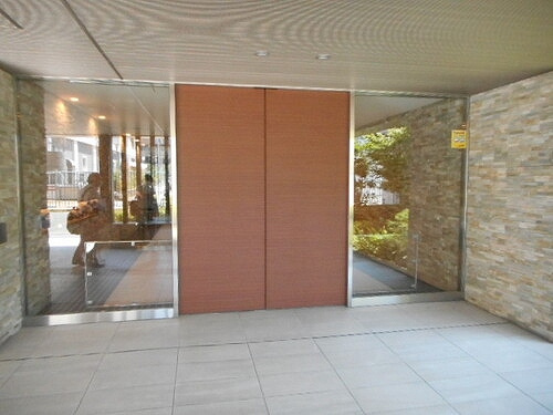 ブランズ三国ステーションレジデンスのエントランス|エントランス　※前回募集時／２０２３年７月の写真