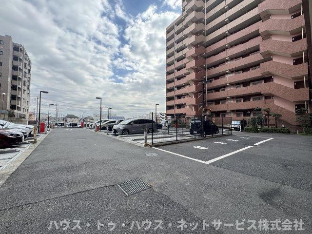 ブルーミングガーデン松戸南の駐車場