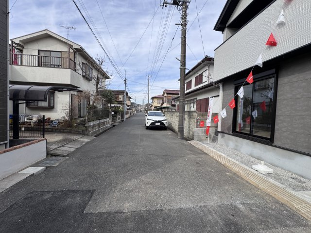 流山市鰭ケ崎新築戸建【鰭ケ崎小学校：9分】の前面道路含む現地写真|南西側前面道路・幅員約6ｍ