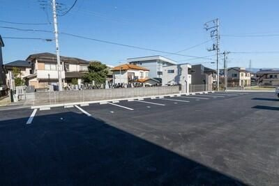 メゾン　プレジールの駐車場