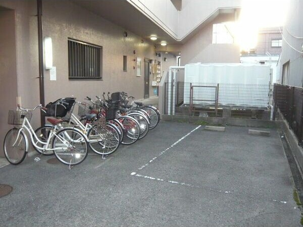 サン花塚のその他共用部分|駐輪場です