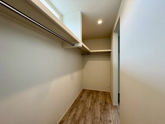 「耐震等級３のオール電化住宅」香美市土佐山田町東本町1号地　新築一戸建てのその他|大容量のウォークインクローゼット内部。