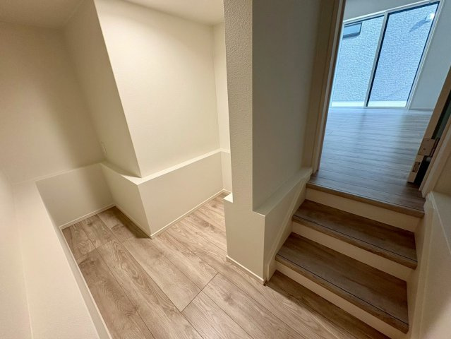 「耐震等級３のオール電化住宅」香美市土佐山田町東本町1号地　新築一戸建てのその他|階段下のスペースを有効活用した半地下収納。