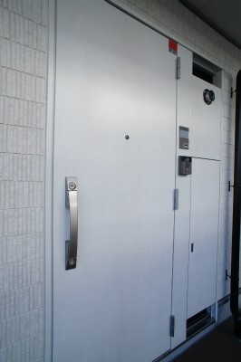 リブリ・ゆり本町の玄関|明るい玄関です