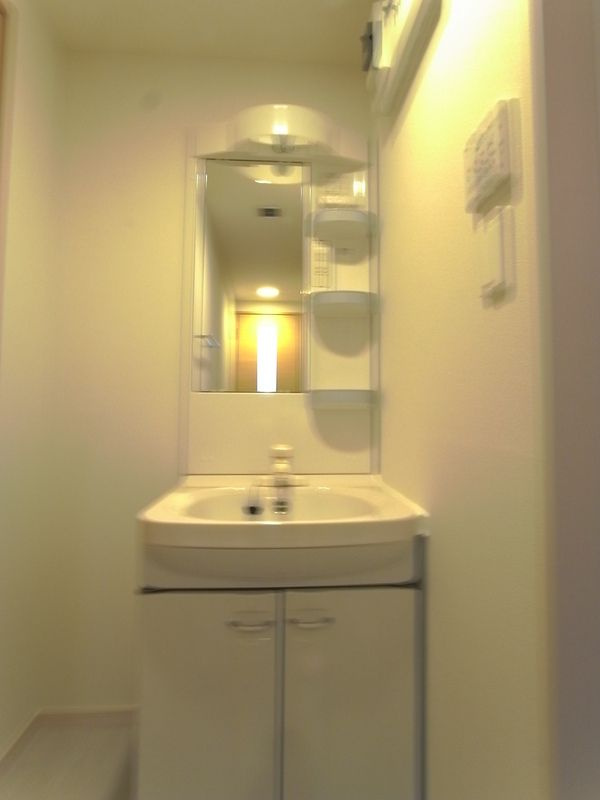 リブリ・プラセールの独立洗面台