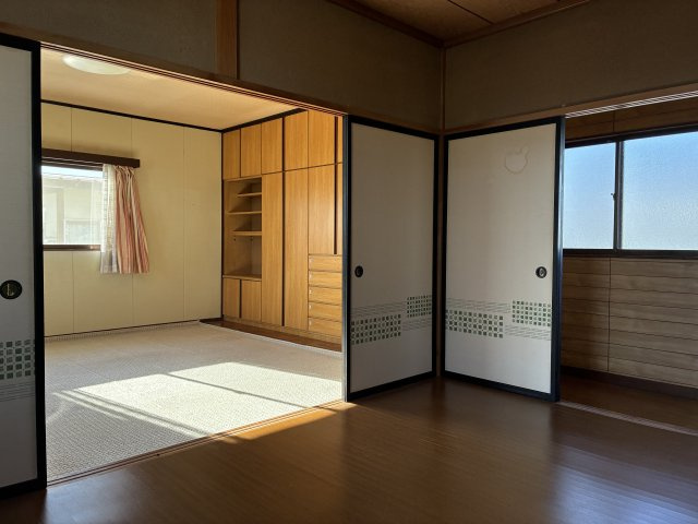 米沢市徳町　二階建て中古住宅の洋室|２階
