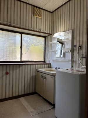 【独立洗面台】 | 米沢市徳町　二階建て中古住宅
