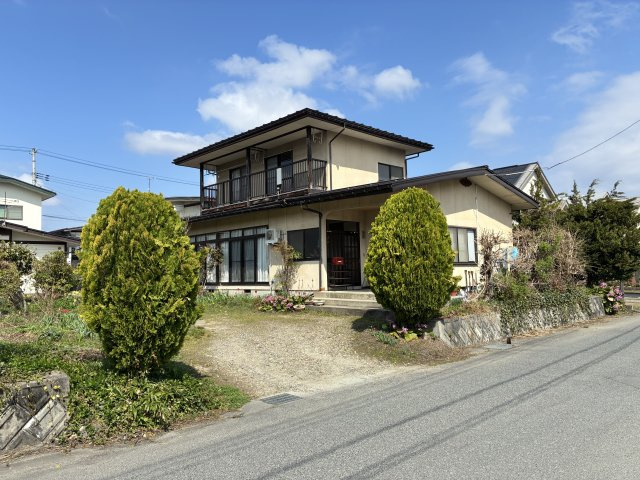 米沢市徳町　二階建て中古住宅の外観