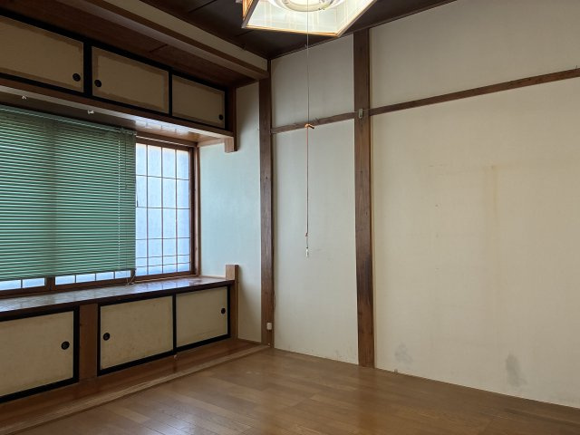 米沢市徳町　二階建て中古住宅の洋室|１階