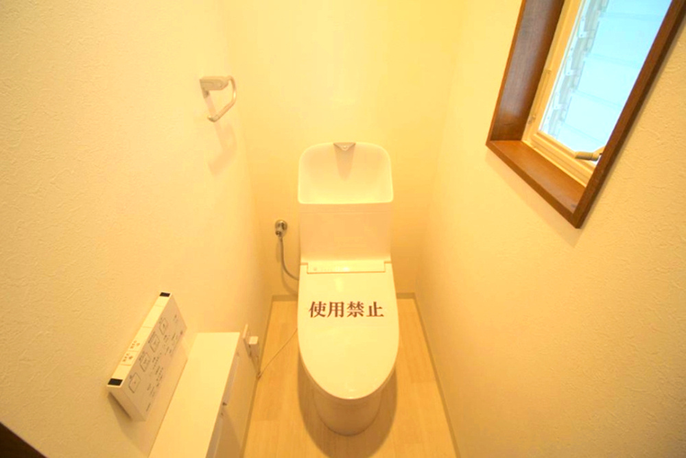 豊中市熊野町4丁目のトイレ|家族みんなが忙しい朝も順番待ちがないトイレ2ヶ所有
