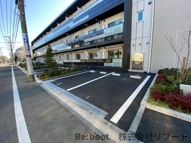 Alivis本八幡の駐車場