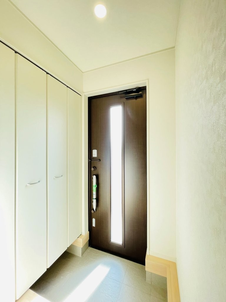 豊田市千足町第6　新築分譲住宅　全4棟　1号棟の玄関|大容量のシューズボックス付きで玄関が靴で散らかりません。