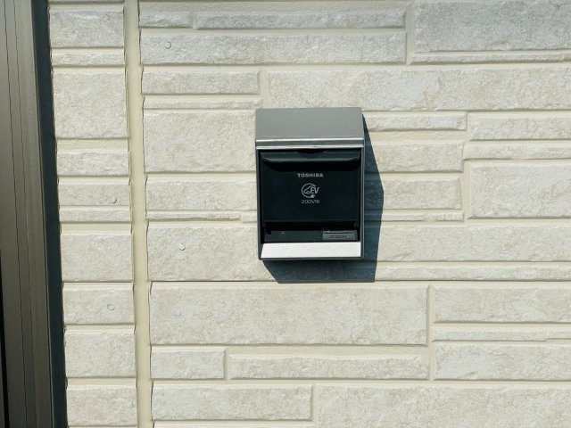 豊田市千足町第6　新築分譲住宅　全4棟　1号棟の発電・温水設備|洗車時や防犯カメラの設置、電気自動車の充電にも使える屋外電源付き。