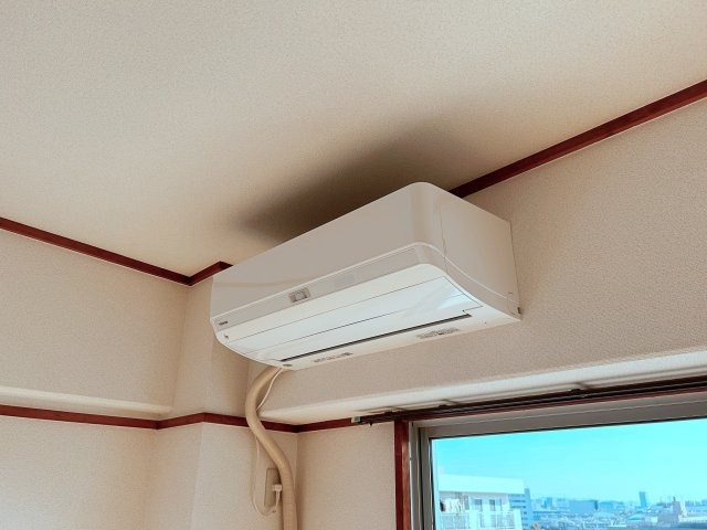 シャルマンコーポ摂津富田のその他|【エアコン】エアコン完備で季節を問わず心地よい室内環境。猛暑日も真冬も快適に過ごせる、毎日の暮らしやすさをしっかり考えた住まいです。