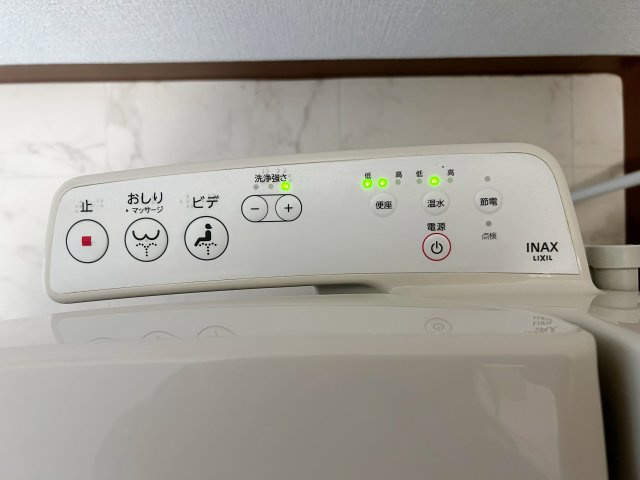 シャルマンコーポ摂津富田のその他|【温水洗浄便座】冬も安心の温水洗浄便座。やさしい温もりで家族みんなが快適に使える、清潔感あふれるトイレ設備です。