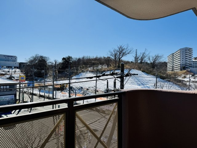 ライオンズマンション南大沢のバルコニー|～南向きで陽当たりの良いバルコニー　洗濯物がよく乾きそうです～