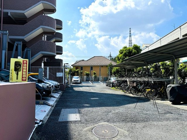 ライオンズマンション南大沢の駐輪場|～屋根付き駐輪スペース有り～
