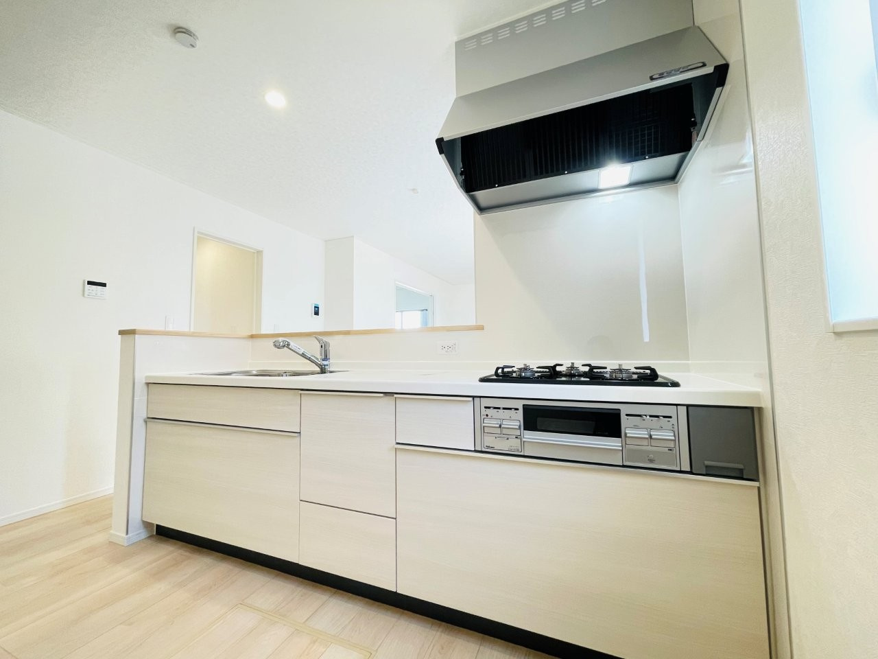 豊田市千足町第6　新築分譲住宅　全4棟　3号棟のキッチン|使い勝手の良いシステムキッチン。