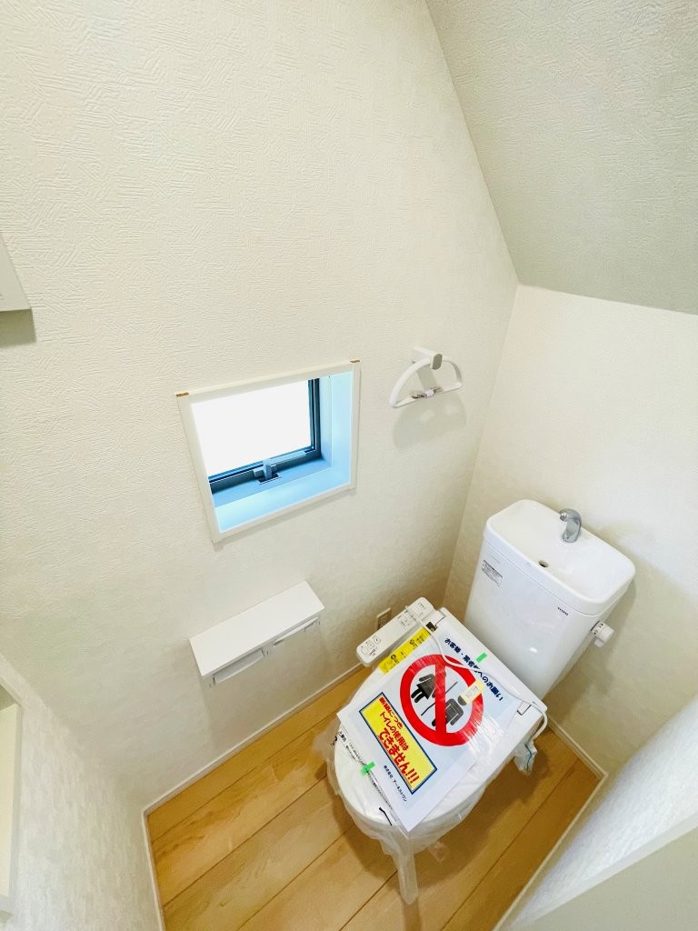 豊田市千足町第6　新築分譲住宅　全4棟　3号棟のトイレ|1階、2階とも温水洗浄機能付きトイレです。