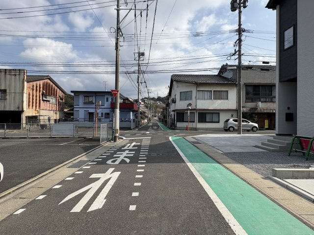 LIGAREーリガーレ　八幡東区中畑2期2号棟の前面道路含む現地写真|北東側道路幅5.9メートル