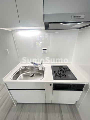 WORKINGBASE伊丹WESTのキッチン|コンパクトなキッチンで掃除もラクラク