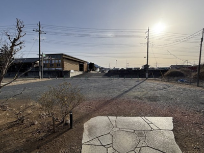 【駐車場】 | 桜川市真壁町亀熊　売店舗 | 建物から道路を見た景色