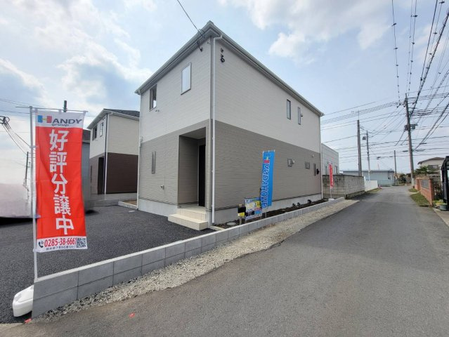 【Cradle garden】下野市下石橋 第3の前面道路含む現地写真|〇1号棟〇
角地の魅力を最大限に活かした好立地。
明るく風通しの良い室内空間が、幸せな毎日をスタートさせてくれます♪
※2026年2月撮影