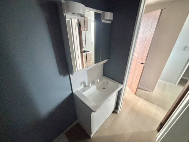 Sereno Ortの独立洗面台