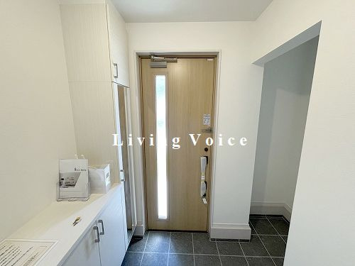 【玄関】 | 【仲介手数料０円】藤沢市石川5期　新築一戸建て　2号棟　全3棟 | 藤沢市石川5期　新築一戸建て　全3棟