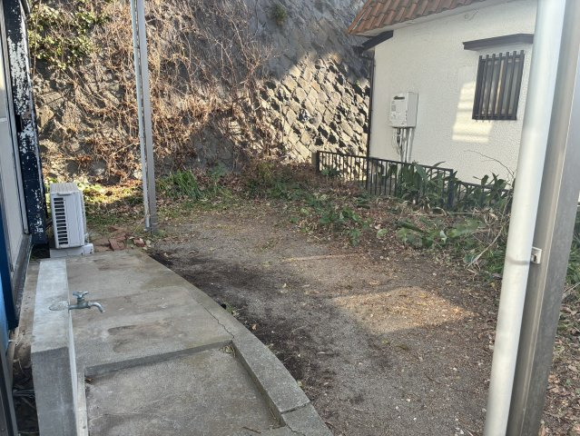 海見え！吹抜けでモダンな中古戸建の庭|ガーデニングも楽しめます